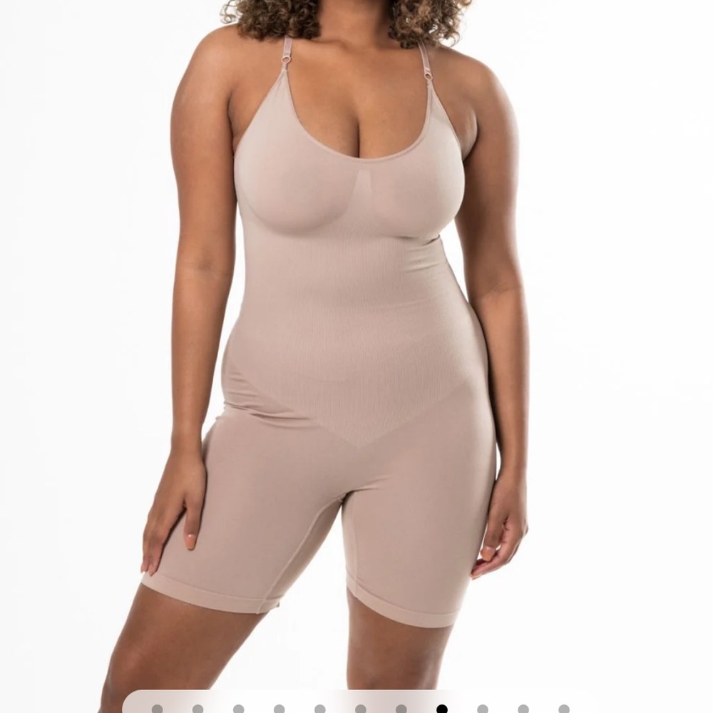 Brand New with tags heyshape Sculpting Shapewear Bodysuit Medium color nude